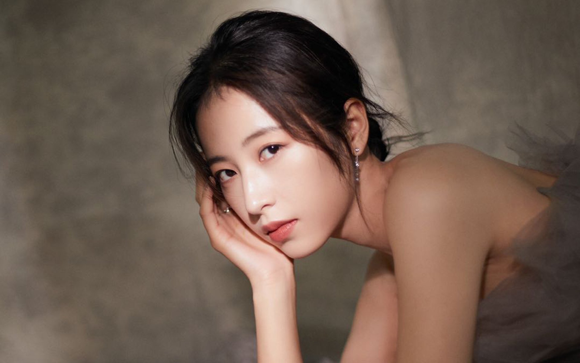 开云体育平台-曼联战术调整获佳绩，笑傲咫尺之遥，曼联最经典的比赛